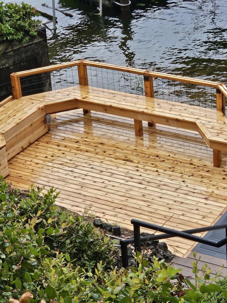 Photo /src/assets/images/gallery-images/Samish Deck finished_June 24.jpg